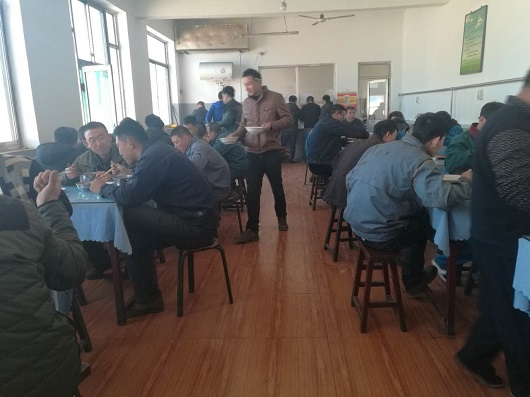 近日山西盛大鋼結(jié)構(gòu)食堂被吃貨們擠爆啦，到底是何美味？