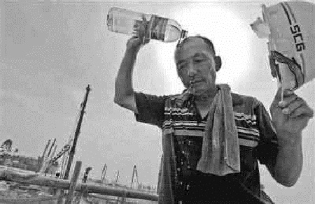 入伏天，烈日下的忻州鋼結構安裝工人